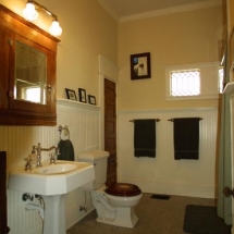 The Grapevine House bathroom