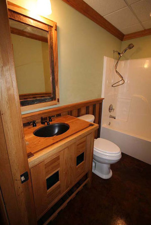 Lakehouse Rustic Bathroom